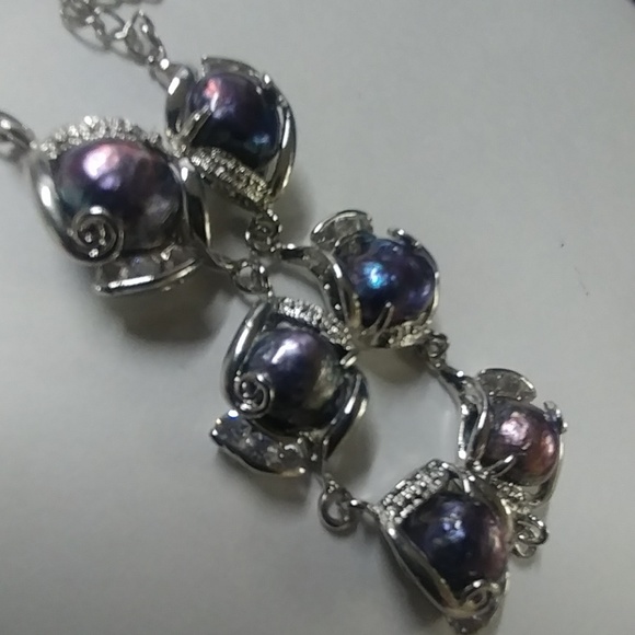 18K GP Iridescent 6 Pearl Bracelet with Blue Crystals - Picture 2 of 6